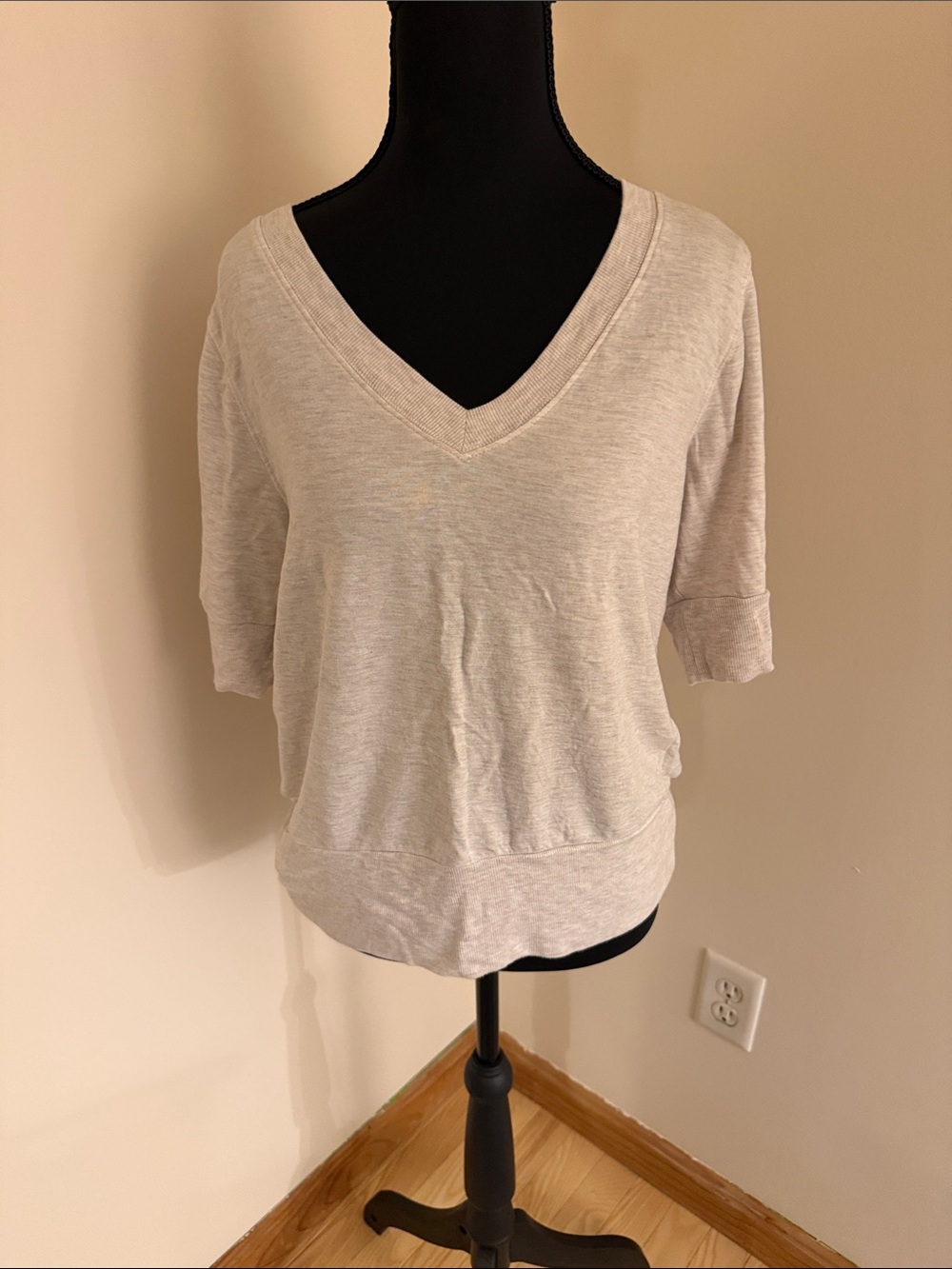 Athleta Light Gray V-Neck Short Sleeve Jersey Top